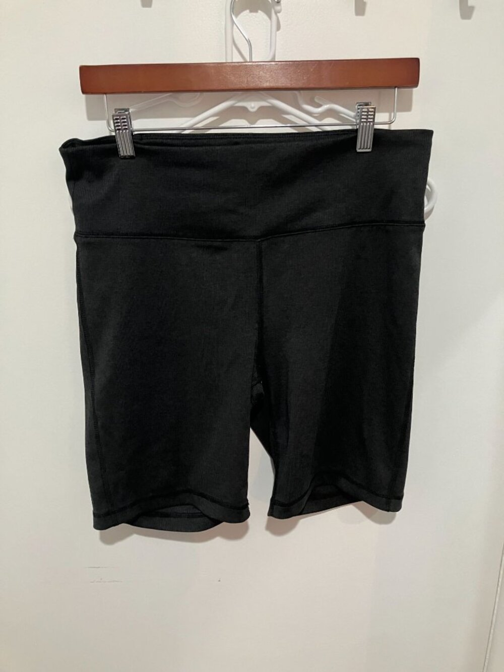 GapFit Black Ribbed High Rise Bike Shorts Size Large Wide Waistband Athletic